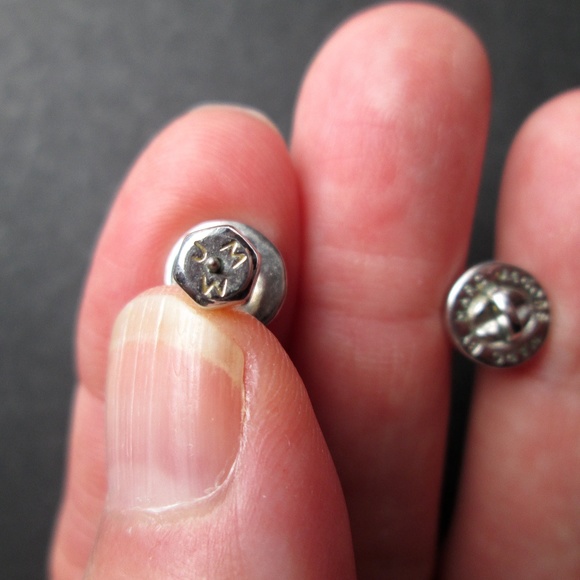 🔩 Marc by Marc Jacobs Adorable Vintage Silver Turn-Lock Turnlock Stud Earrings - Picture 10 of 11